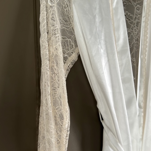 Never worn Linea Donatello S/M ivory robe - Picture 3 of 6